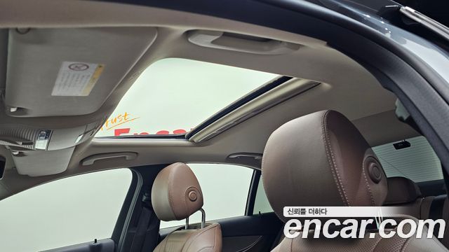 Mercedes-Benz E-Class 2019 — photo 25