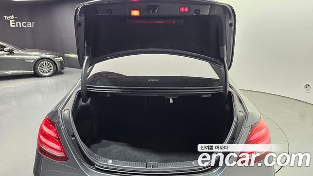 Mercedes-Benz E-Class 2019 — photo 26