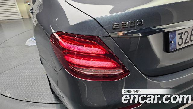 Mercedes-Benz E-Class 2019 — photo 9