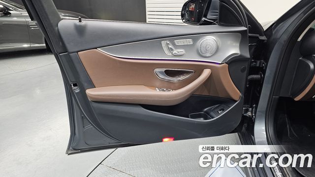 Mercedes-Benz E-Class 2019 — photo 14