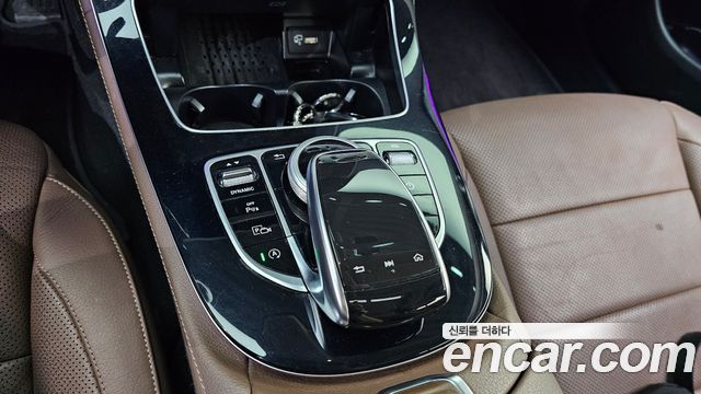 Mercedes-Benz E-Class 2019 — photo 28