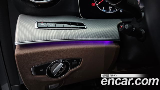 Mercedes-Benz E-Class 2019 — photo 30