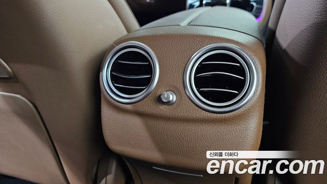 Mercedes-Benz E-Class 2019 — photo 31