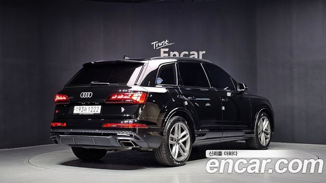 Audi Q7 2025 — photo 2