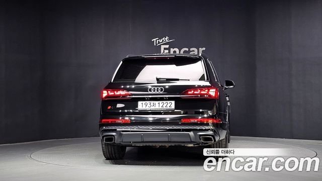 Audi Q7 2025 — photo 4