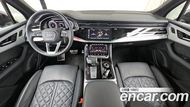 Audi Q7 2025 — photo 10