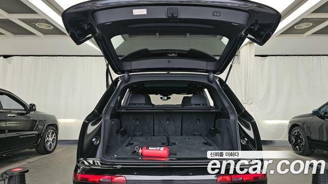 Audi Q7 2025 — photo 26