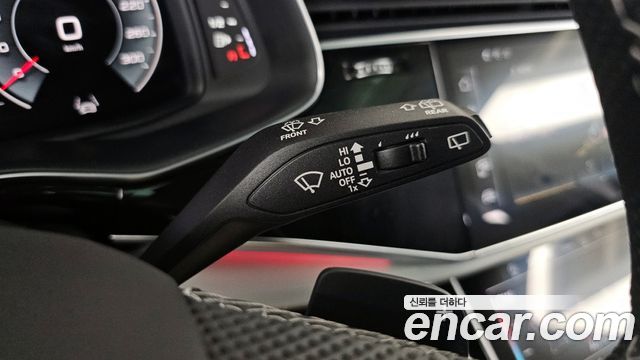 Audi Q7 2025 — photo 28