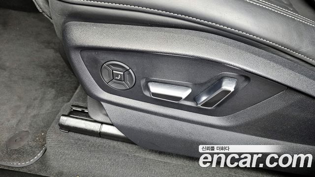 Audi Q7 2025 — photo 32