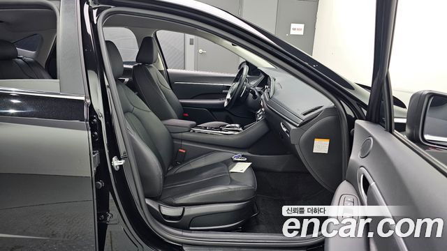 Hyundai Sonata 2022 — photo 16