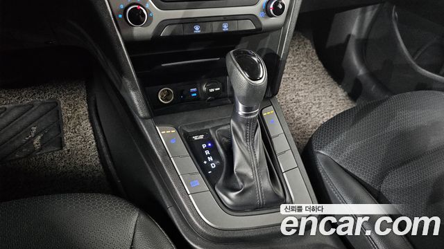 Hyundai AVANTE 2018 — photo 9