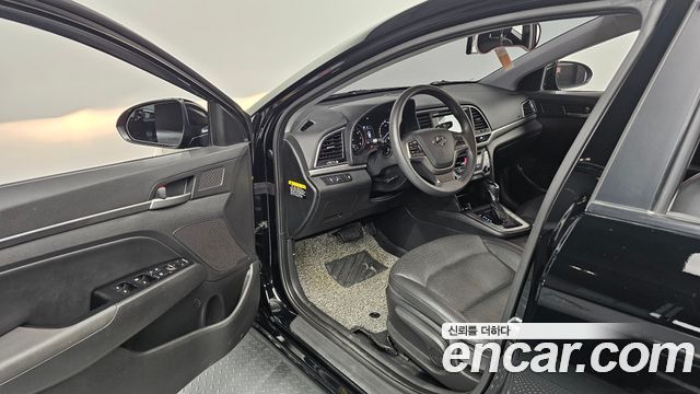 Hyundai AVANTE 2018 — photo 10