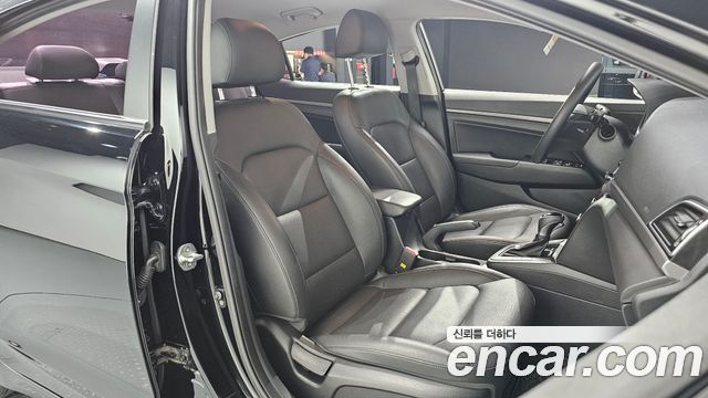 Hyundai AVANTE 2018 — photo 11