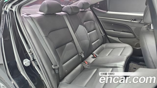 Hyundai AVANTE 2018 — photo 12