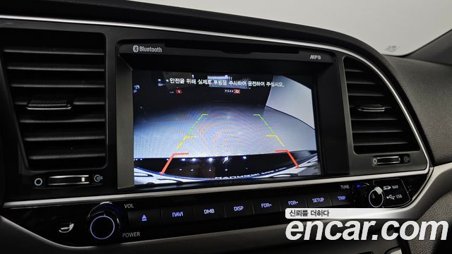 Hyundai AVANTE 2018 — photo 17
