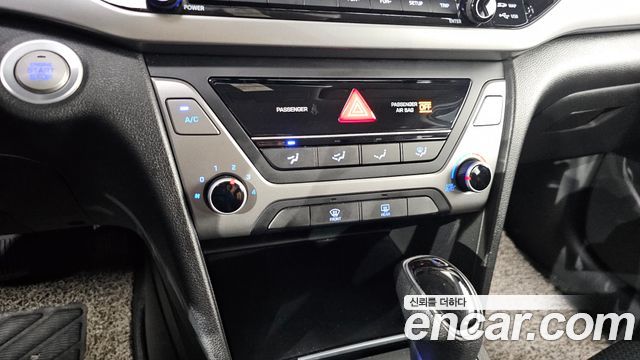 Hyundai AVANTE 2018 — photo 18