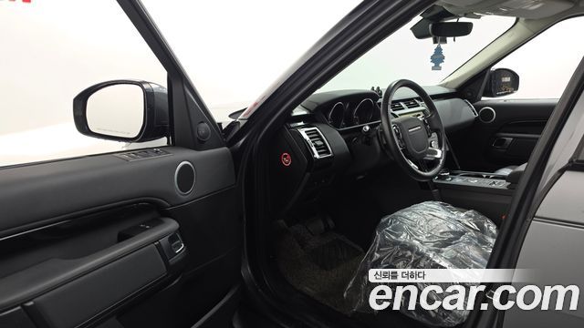 Land Rover Discovery 2019 — photo 10