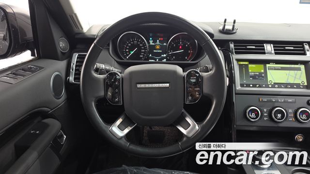 Land Rover Discovery 2019 — photo 13