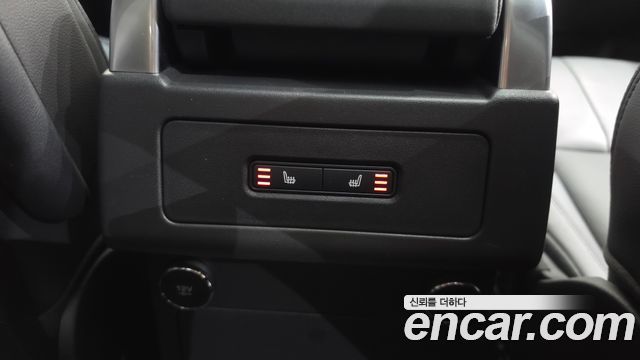 Land Rover Discovery 2019 — photo 18