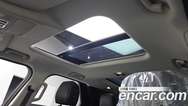 Land Rover Discovery 2019 — photo 19