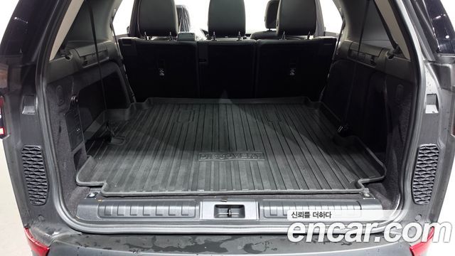 Land Rover Discovery 2019 — photo 20