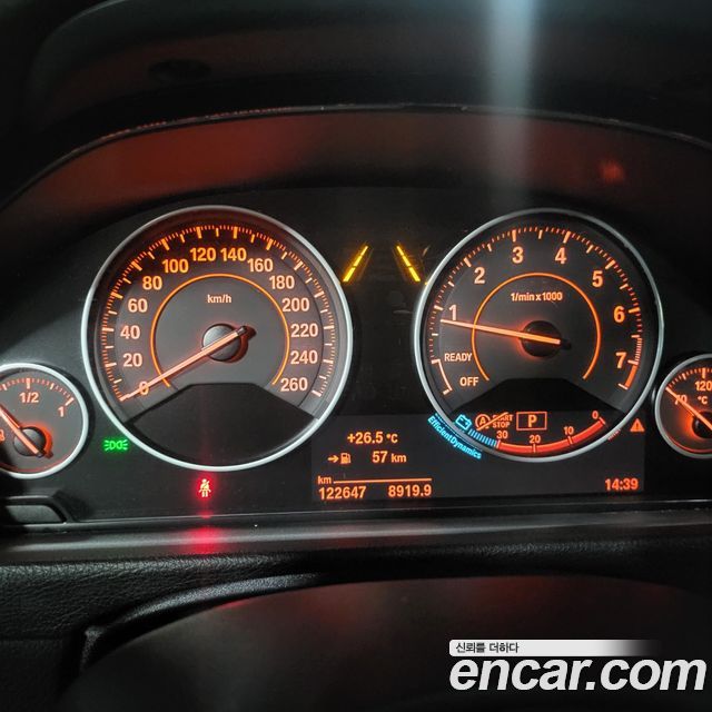 BMW 3-Series 2018 — photo 11