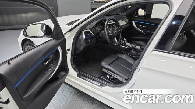 BMW 3-Series 2018 — photo 13