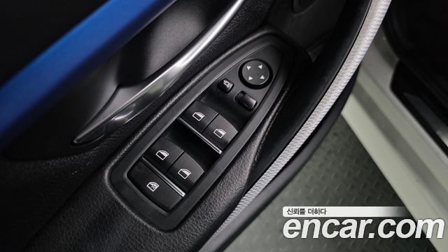 BMW 3-Series 2018 — photo 19