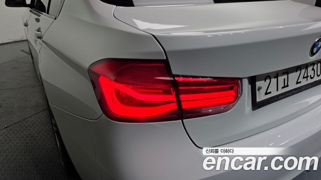 BMW 3-Series 2018 — photo 9