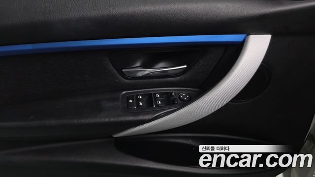 BMW 3-Series 2018 — photo 14