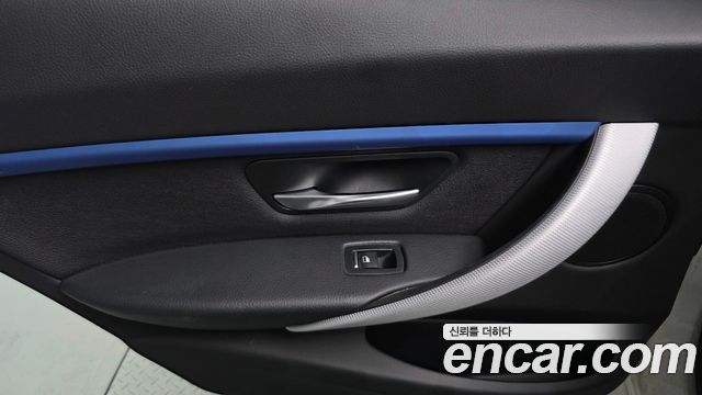 BMW 3-Series 2018 — photo 15