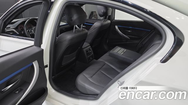 BMW 3-Series 2018 — photo 16