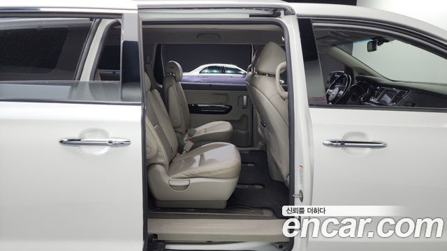 Kia Canival 2019 — photo 17