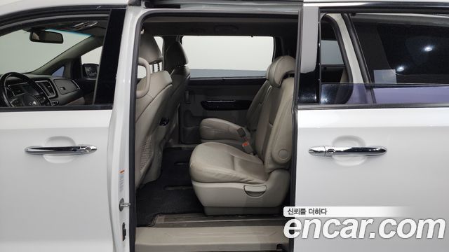 Kia Canival 2019 — photo 18