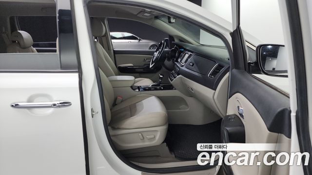 Kia Canival 2019 — photo 16