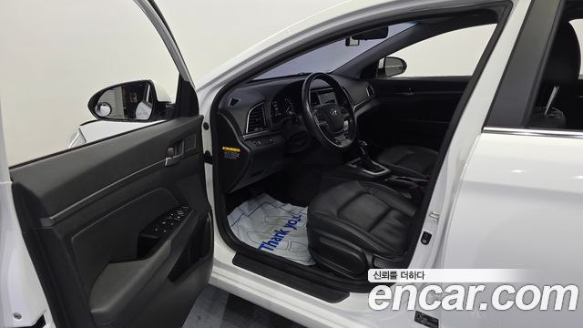 Hyundai AVANTE 2016 — photo 10
