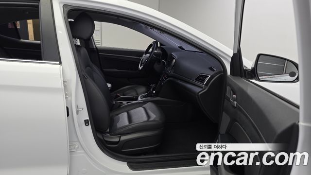 Hyundai AVANTE 2016 — photo 11