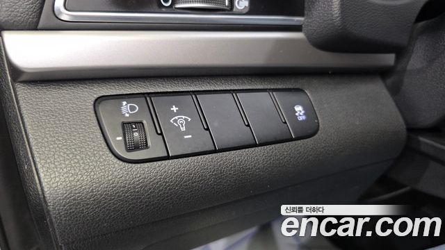 Hyundai AVANTE 2016 — photo 13