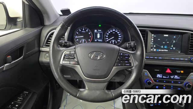 Hyundai AVANTE 2016 — photo 14