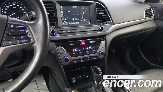 Hyundai AVANTE 2016 — photo 16