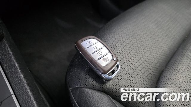 Hyundai AVANTE 2016 — photo 18