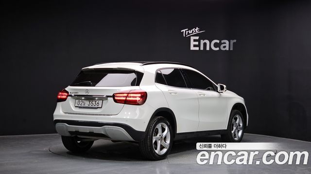 Mercedes-Benz GLA-Class 2018 — photo 2