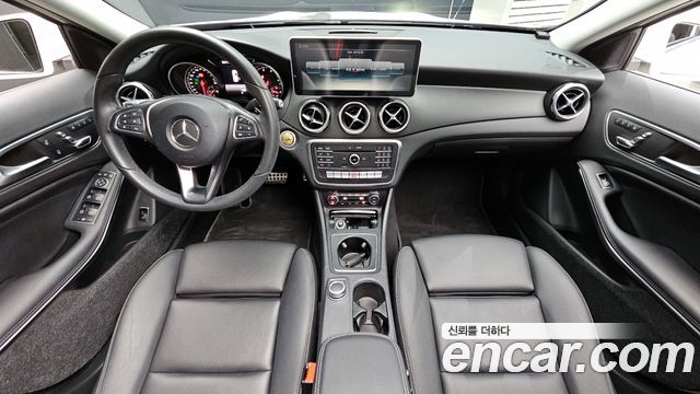 Mercedes-Benz GLA-Class 2018 — photo 10