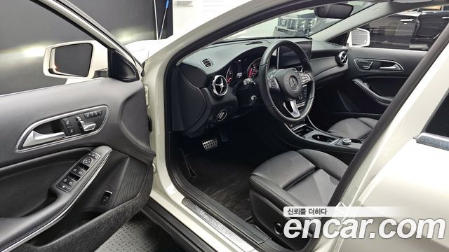 Mercedes-Benz GLA-Class 2018 — photo 13