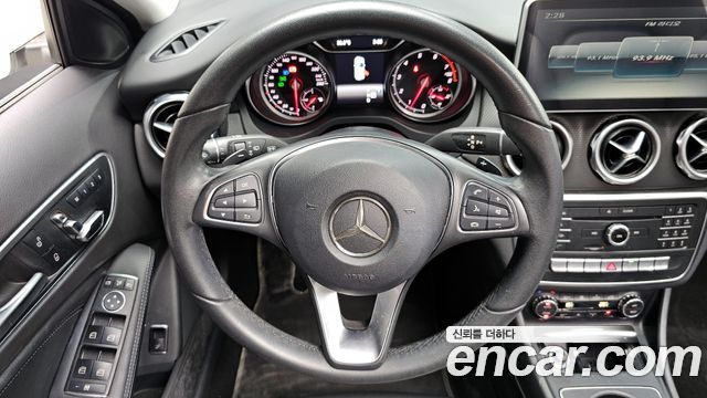 Mercedes-Benz GLA-Class 2018 — photo 18
