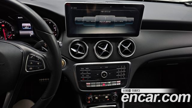 Mercedes-Benz GLA-Class 2018 — photo 19