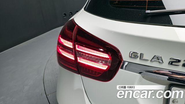 Mercedes-Benz GLA-Class 2018 — photo 9