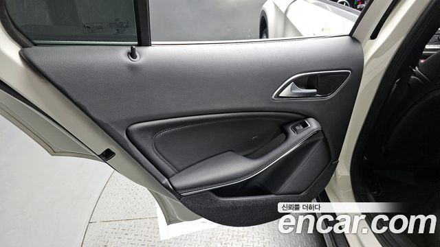 Mercedes-Benz GLA-Class 2018 — photo 15