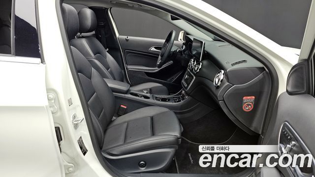 Mercedes-Benz GLA-Class 2018 — photo 16
