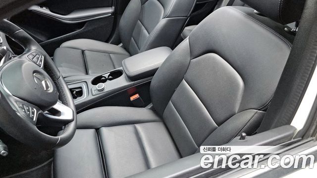 Mercedes-Benz GLA-Class 2018 — photo 30